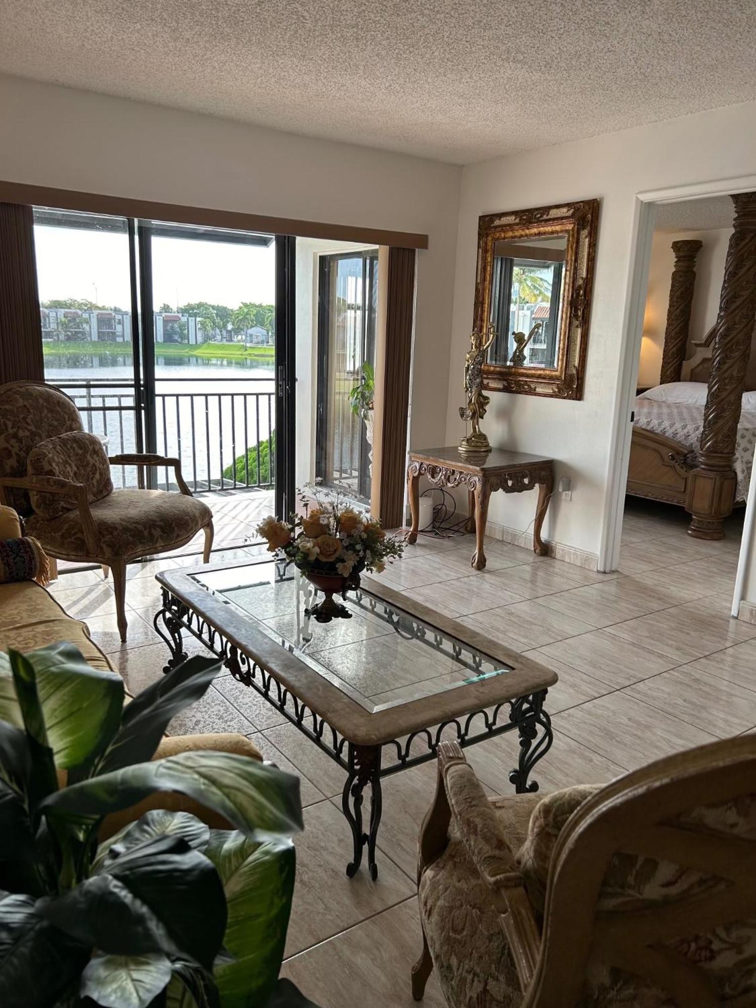 Beautiful Apartment With Very Elegant Colonial Decoration Tamiami Buitenkant foto